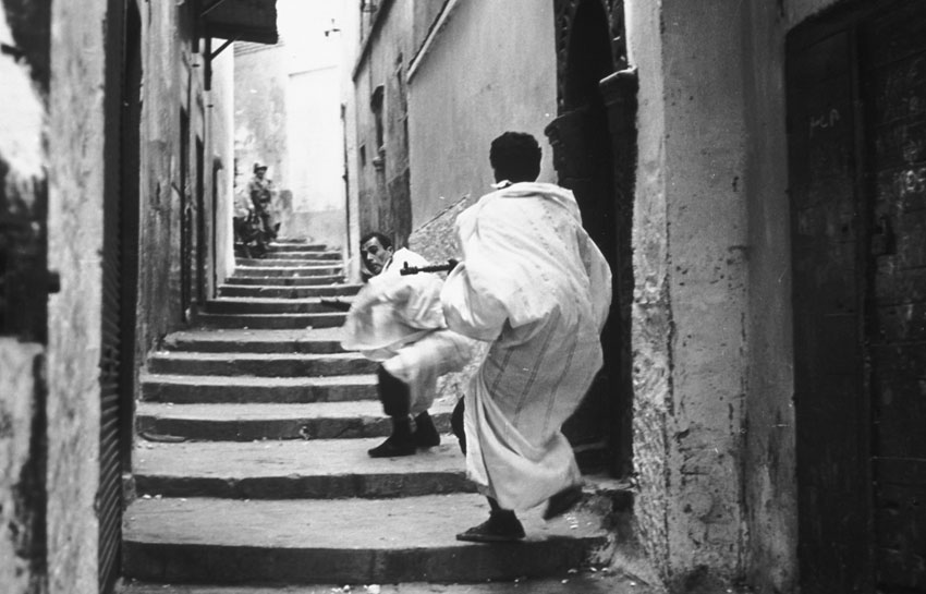 Ciasne schody miejskie z filmu Bitwa o Algier