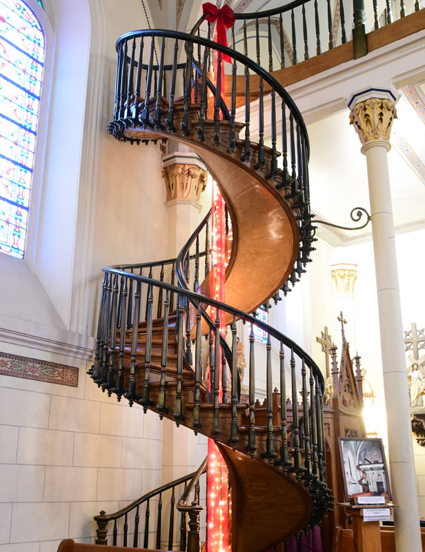 Wewnętrzne schody spiralne w Kaplicy Loretańskiej