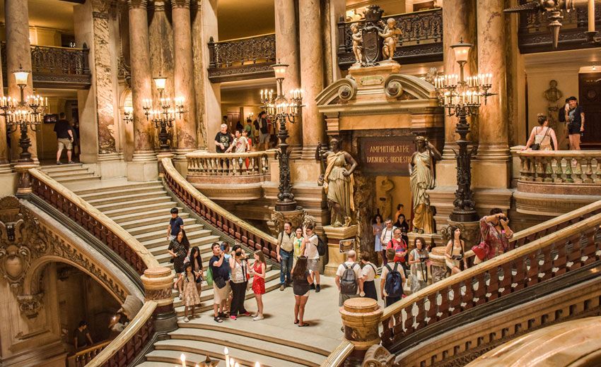 Wielkie schody w  Palais Garnier