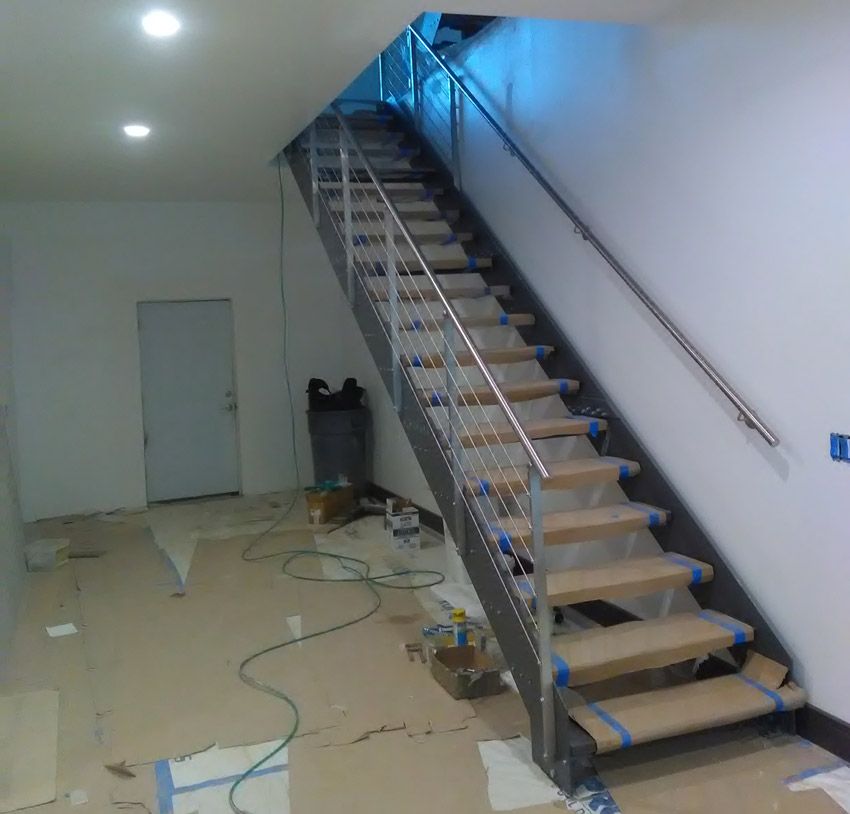 Montaż schodów prostych w domu klienta